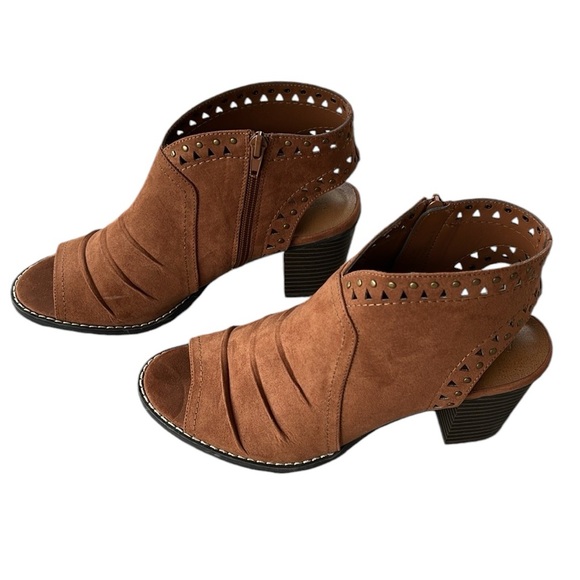 Francesca's Collections Shoes - Francesca’s Wrenn Cognac Booties Peep-toe Sandals Size 9